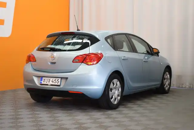 Sininen Viistoperä, Opel Astra – XUX-455