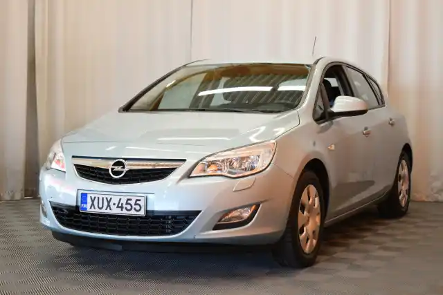 Sininen Viistoperä, Opel Astra – XUX-455