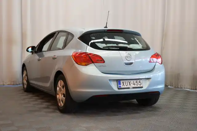 Sininen Viistoperä, Opel Astra – XUX-455