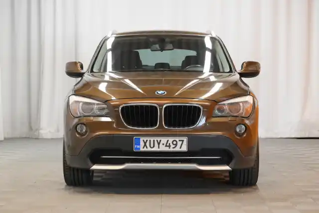 Sininen Maastoauto, BMW X1 – XUY-497
