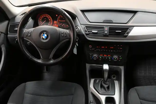 Sininen Maastoauto, BMW X1 – XUY-497