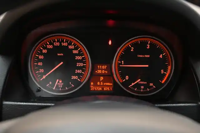 Sininen Maastoauto, BMW X1 – XUY-497