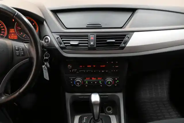 Sininen Maastoauto, BMW X1 – XUY-497