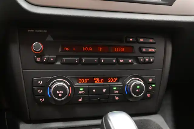 Sininen Maastoauto, BMW X1 – XUY-497