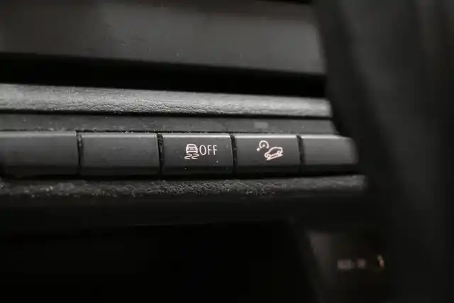 Sininen Maastoauto, BMW X1 – XUY-497