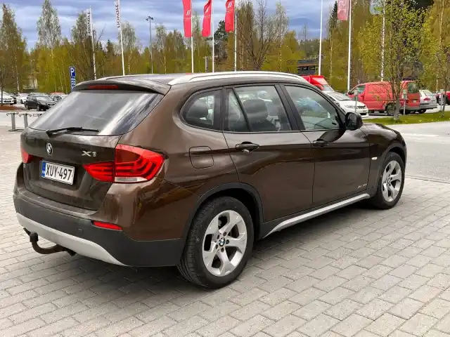 Sininen Maastoauto, BMW X1 – XUY-497