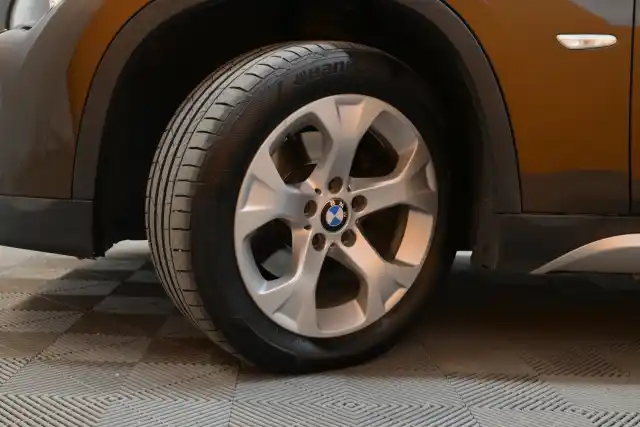 Sininen Maastoauto, BMW X1 – XUY-497