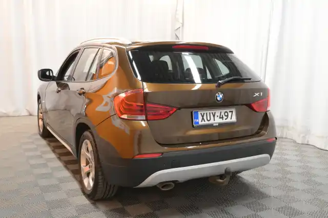Sininen Maastoauto, BMW X1 – XUY-497