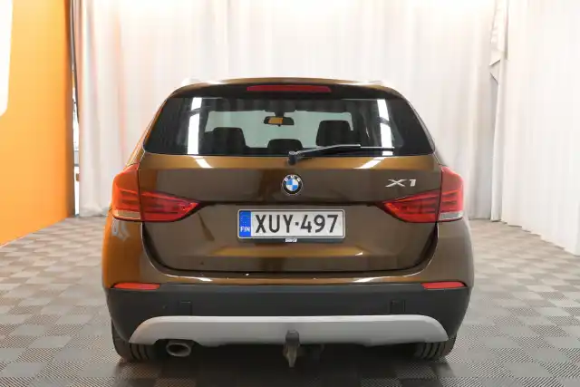 Sininen Maastoauto, BMW X1 – XUY-497