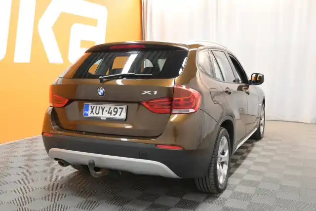 Sininen Maastoauto, BMW X1 – XUY-497