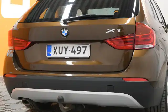 Sininen Maastoauto, BMW X1 – XUY-497