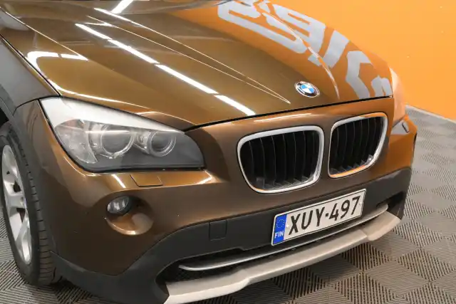 Sininen Maastoauto, BMW X1 – XUY-497