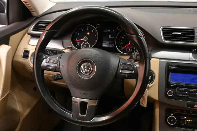 Harmaa Farmari, Volkswagen Passat – XUY-682