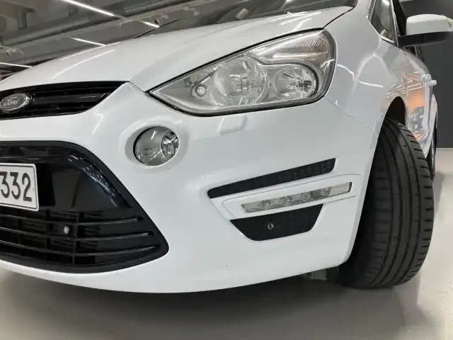 Valkoinen Tila-auto, Ford S-Max – XVA-332