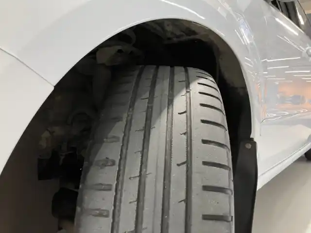 Valkoinen Tila-auto, Ford S-Max – XVA-332