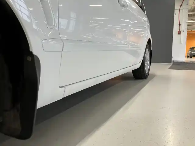 Valkoinen Tila-auto, Ford S-Max – XVA-332
