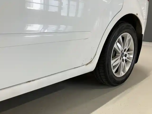 Valkoinen Tila-auto, Ford S-Max – XVA-332