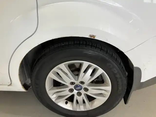 Valkoinen Tila-auto, Ford S-Max – XVA-332