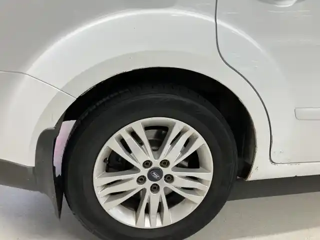 Valkoinen Tila-auto, Ford S-Max – XVA-332