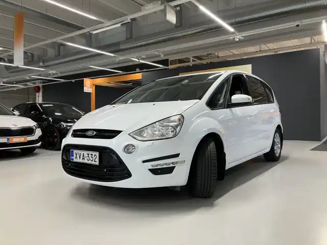 Valkoinen Tila-auto, Ford S-Max – XVA-332