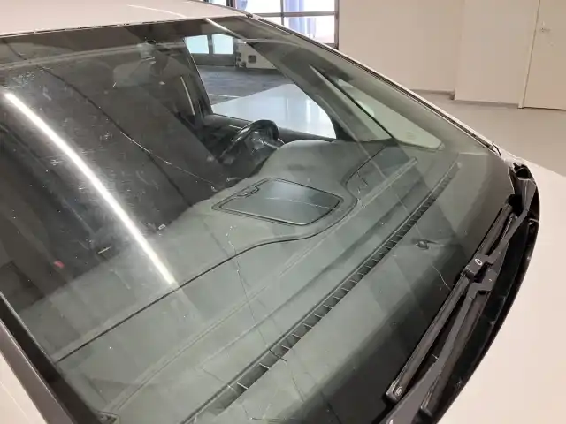 Valkoinen Tila-auto, Ford S-Max – XVA-332