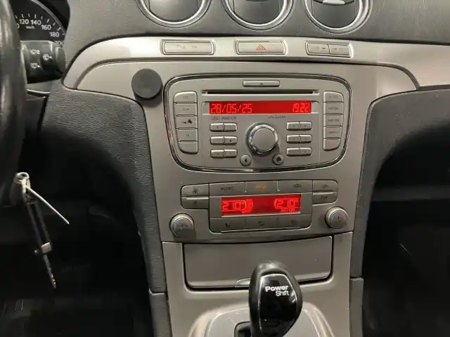 Valkoinen Tila-auto, Ford S-Max – XVA-332