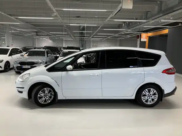 Valkoinen Tila-auto, Ford S-Max – XVA-332