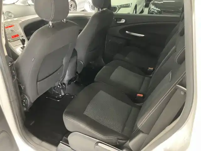 Valkoinen Tila-auto, Ford S-Max – XVA-332