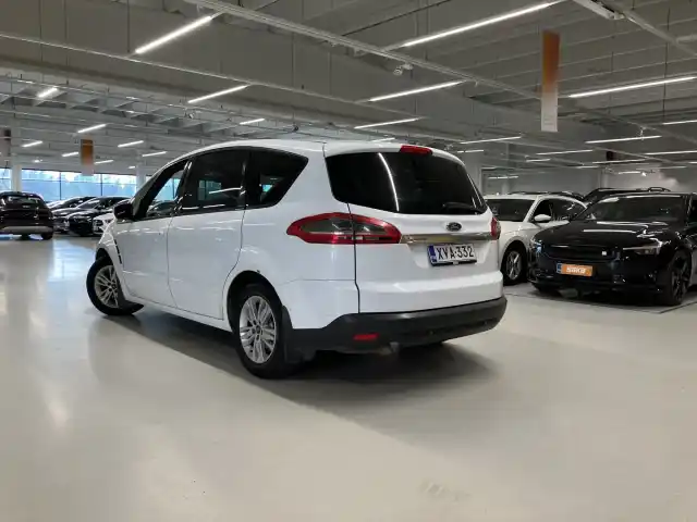 Valkoinen Tila-auto, Ford S-Max – XVA-332