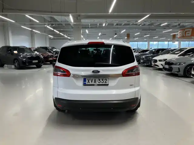 Valkoinen Tila-auto, Ford S-Max – XVA-332