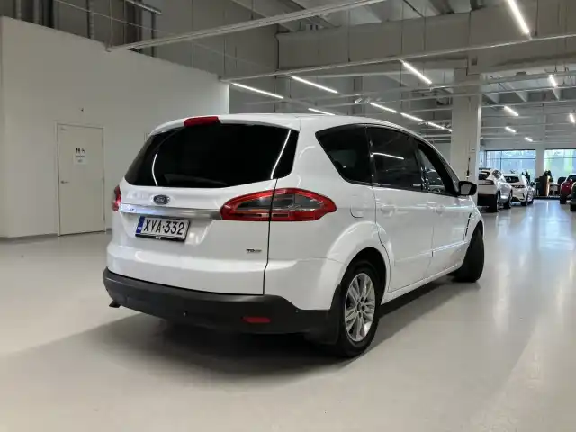 Valkoinen Tila-auto, Ford S-Max – XVA-332