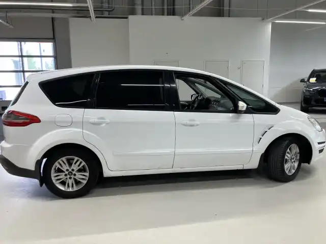 Valkoinen Tila-auto, Ford S-Max – XVA-332