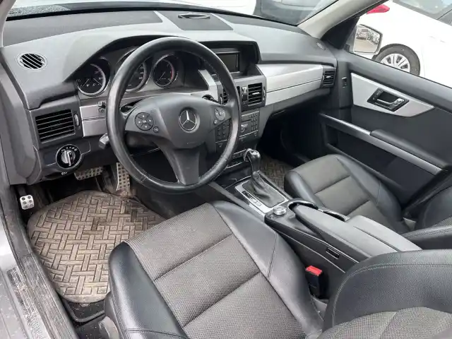 Harmaa Maastoauto, Mercedes-Benz GLK – XVA-831
