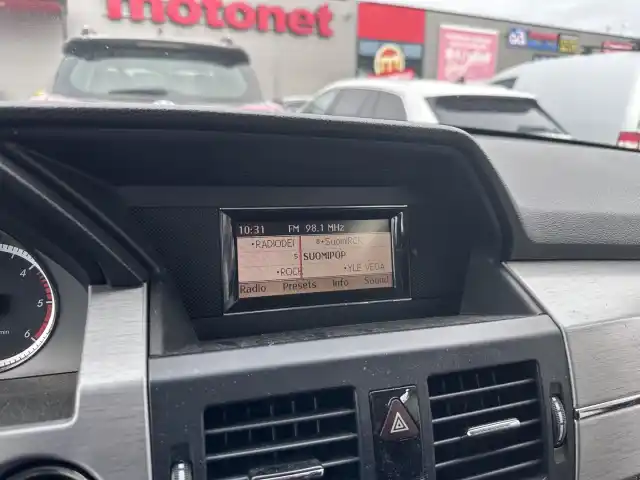 Harmaa Maastoauto, Mercedes-Benz GLK – XVA-831