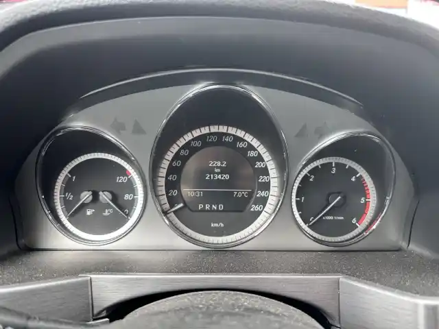 Harmaa Maastoauto, Mercedes-Benz GLK – XVA-831