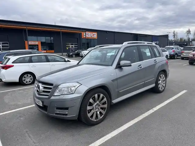 Harmaa Maastoauto, Mercedes-Benz GLK – XVA-831