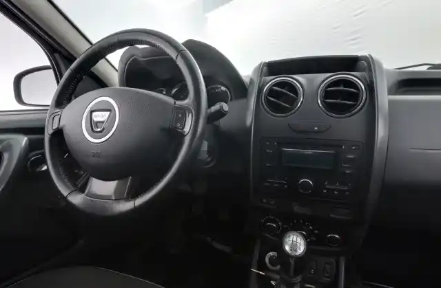 Harmaa Maastoauto, Dacia Duster – XVH-180