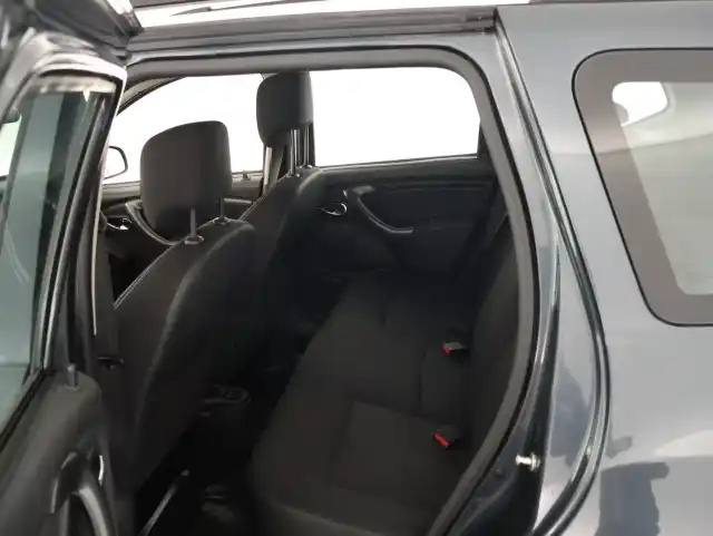 Harmaa Maastoauto, Dacia Duster – XVH-180