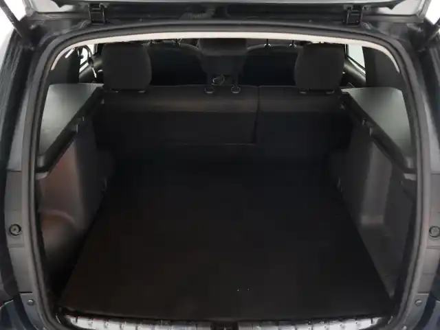 Harmaa Maastoauto, Dacia Duster – XVH-180
