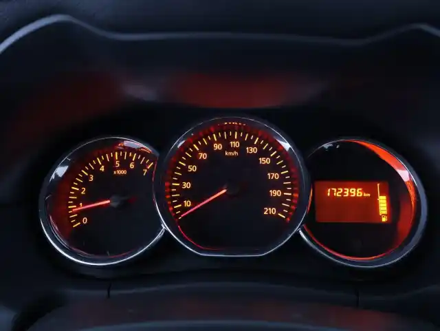 Harmaa Maastoauto, Dacia Duster – XVH-180