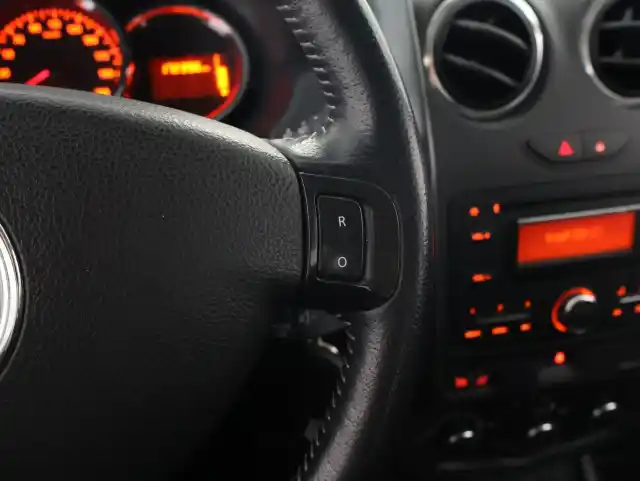 Harmaa Maastoauto, Dacia Duster – XVH-180