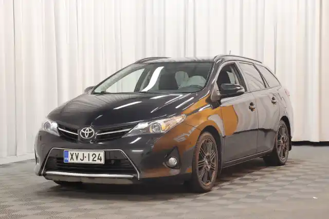 Musta Farmari, Toyota Auris – XVJ-124