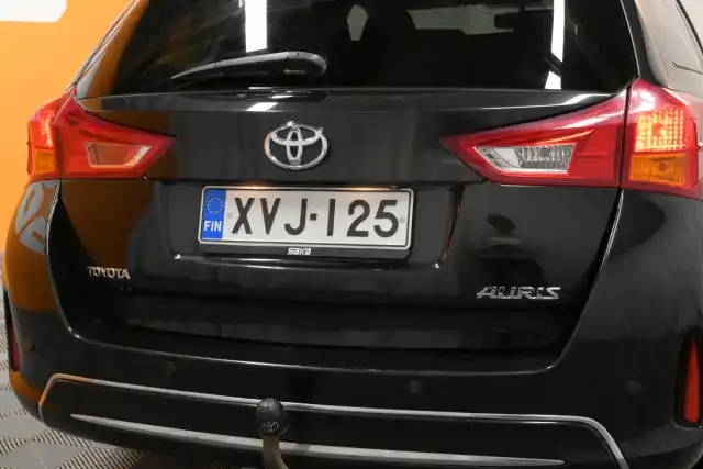 Musta Farmari, Toyota Auris – XVJ-125