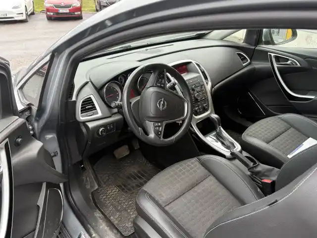 Harmaa Viistoperä, Opel Astra – XVK-831