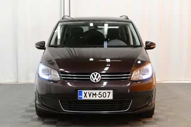 Violetti Tila-auto, Volkswagen Touran – XVM-507