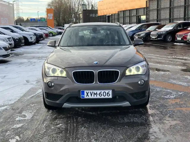 Ruskea (beige) Maastoauto, BMW X1 – XVM-606