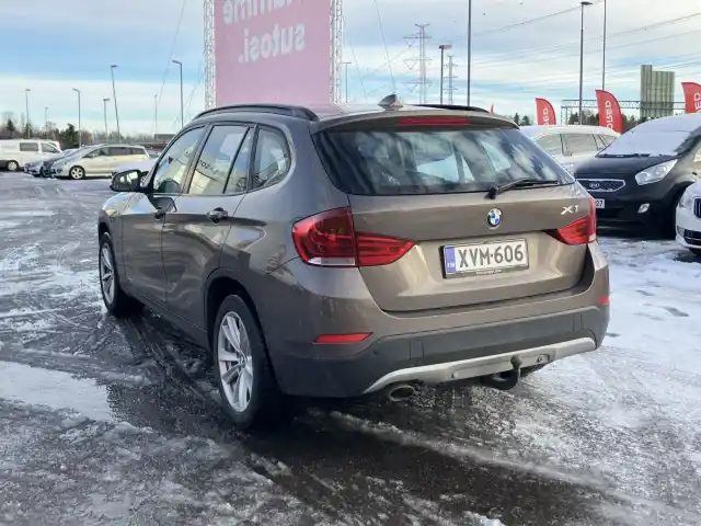 Ruskea (beige) Maastoauto, BMW X1 – XVM-606