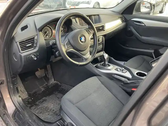 Ruskea (beige) Maastoauto, BMW X1 – XVM-606