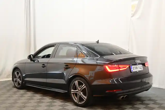 Musta Sedan, Audi A3 – XVN-142