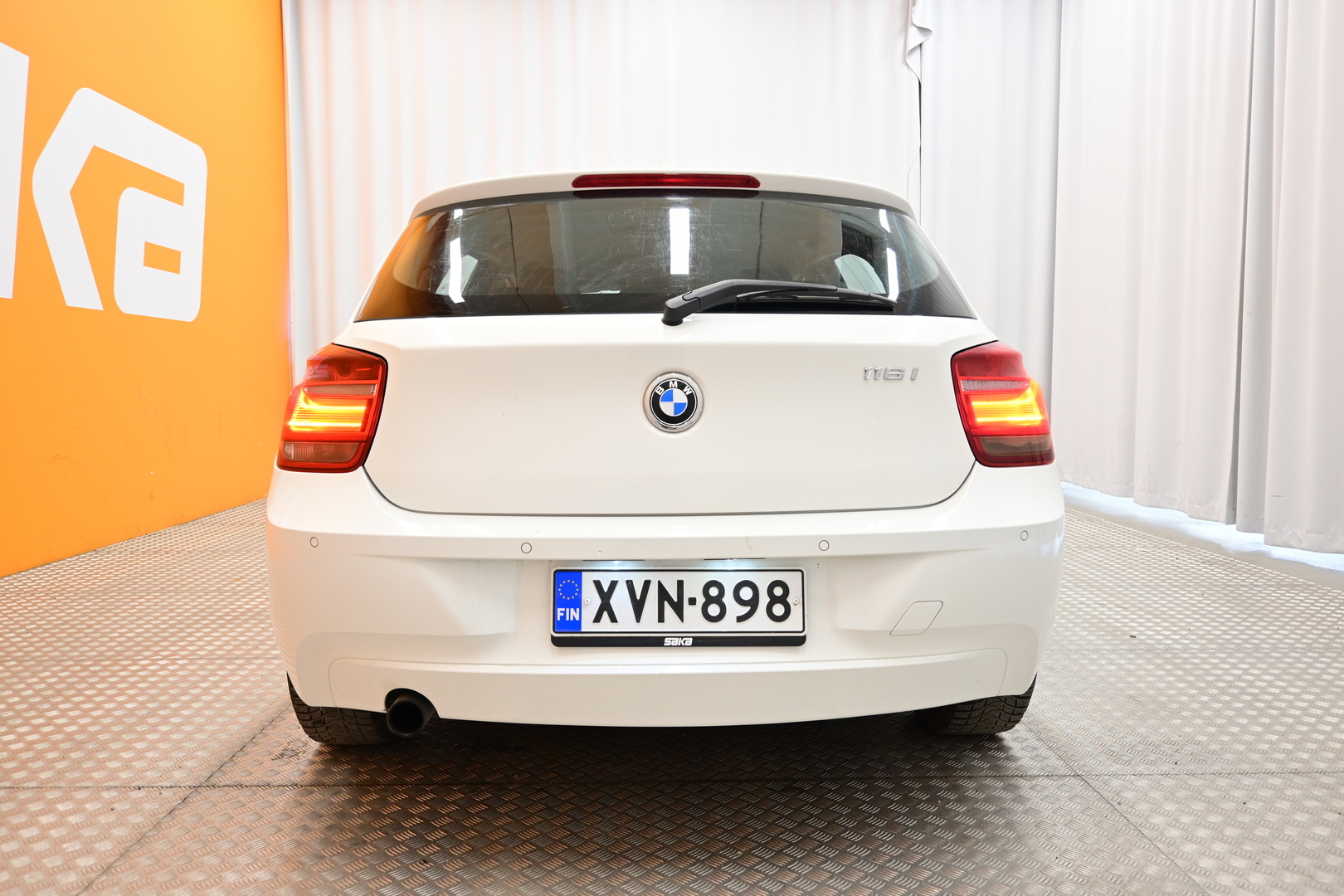 Valkoinen Viistoperä, BMW 116 – XVN-898